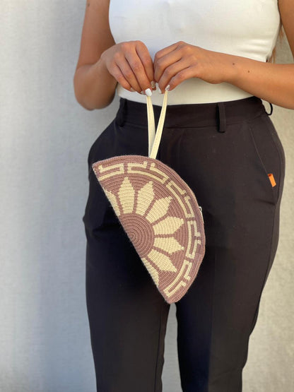 ✨Sobre Media Luna – Elegancia Artesanal de Mano 🌙🤍 (25x14 Cm)