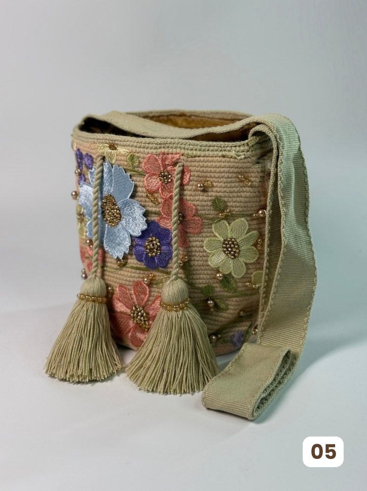 Mochila Recamada MEDIANA Primavera🌸🌷💎 (22x20)