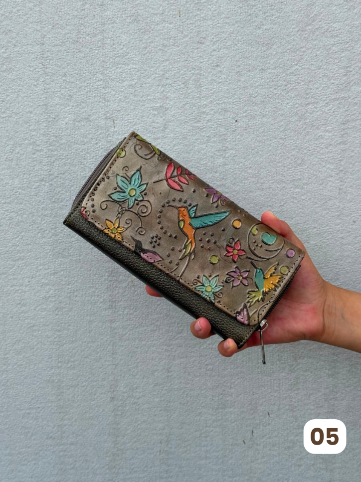 🦋 Billetera Artesanal Pintada a Mano