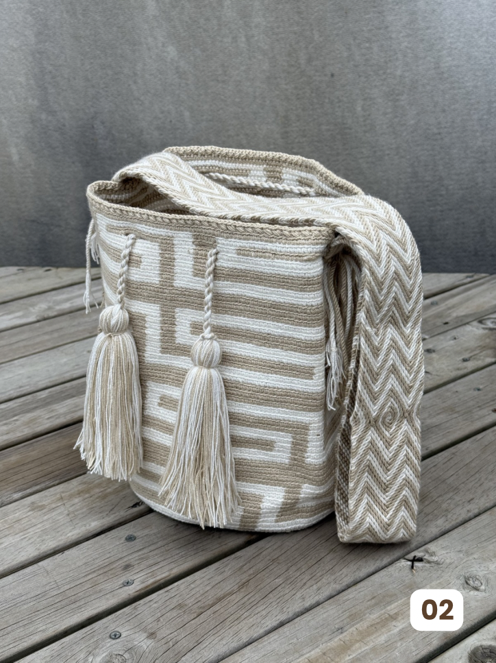 Mochila GRANDE Beige⭐️ (31x28)
