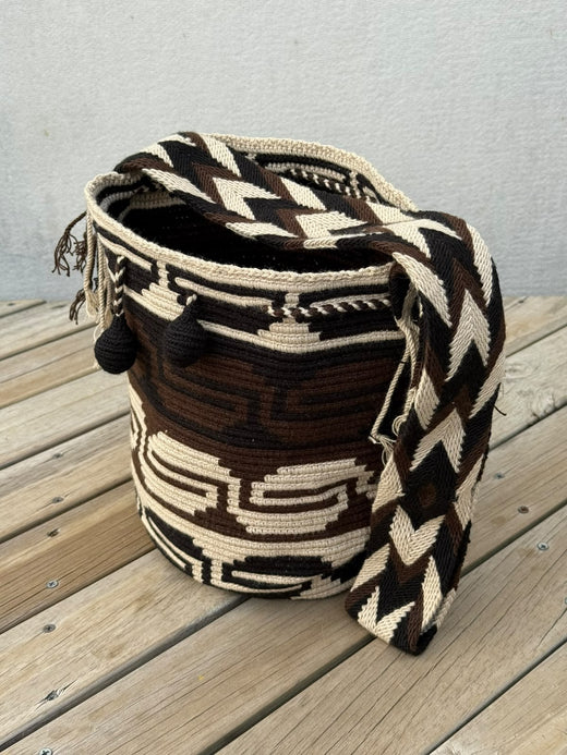 Mochila Wayuu Diseño Borlas (31x28 cm)