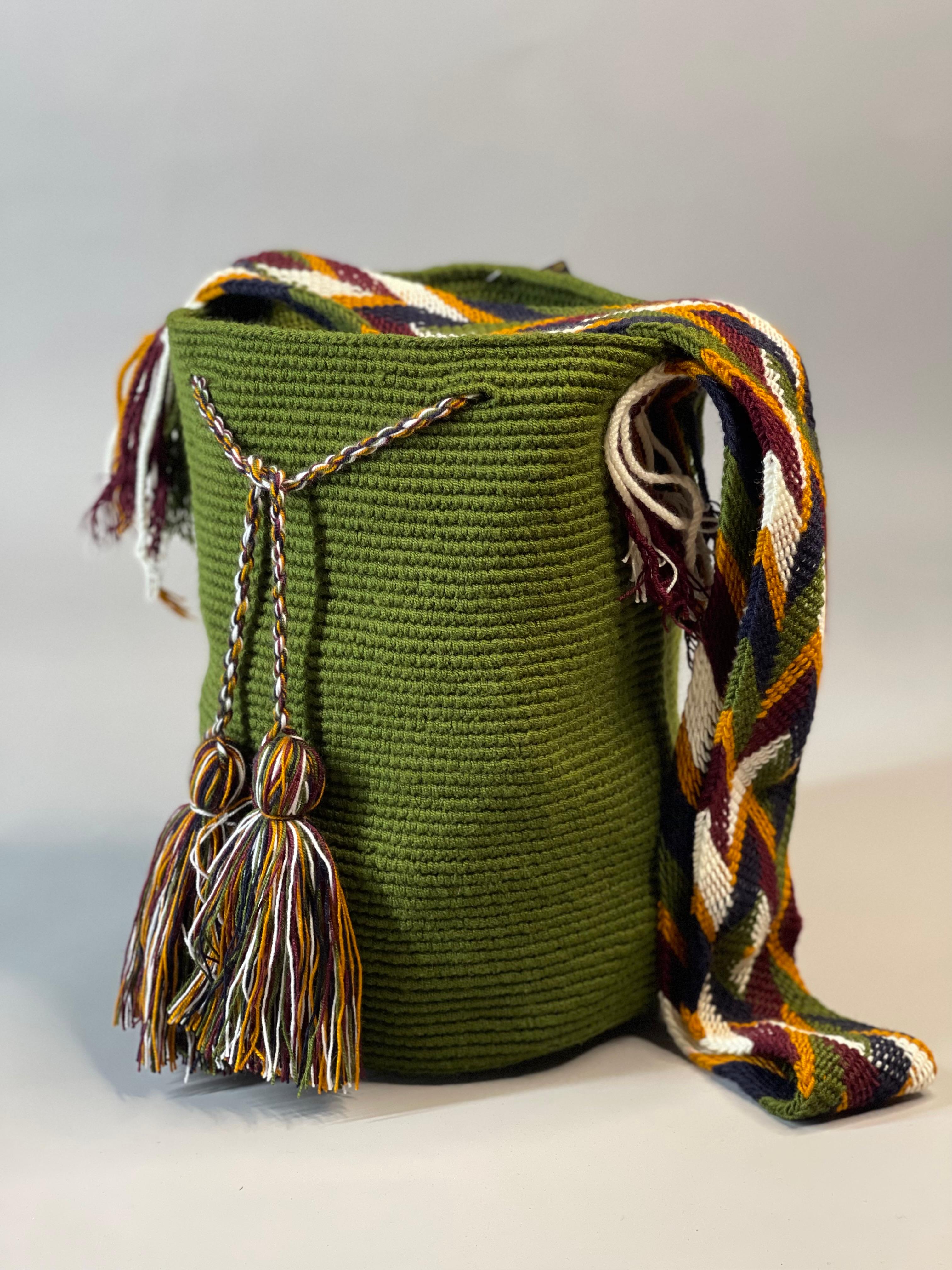 Mochila GRANDE Unicolor Nueva Colección🌟✨ (31x28)
