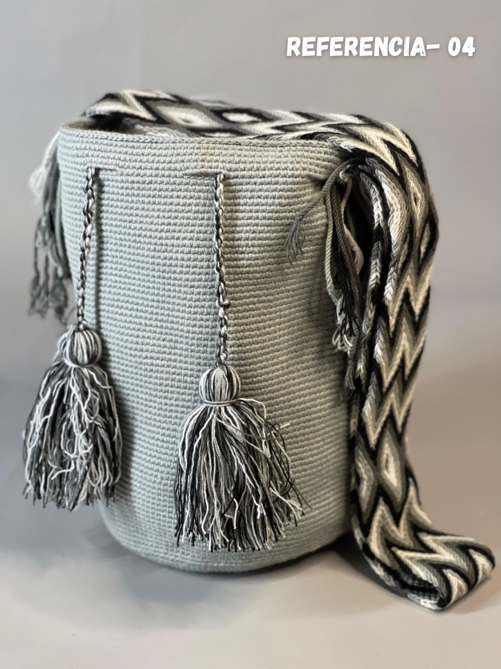 Mochila GRANDE Monocromatico❄️ (31x28)
