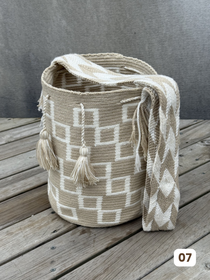 Mochila GRANDE Beige⭐️ (31x28)