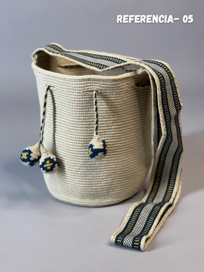 Mochila MEDIANA Unicolor Premium⭐️ (22x18)