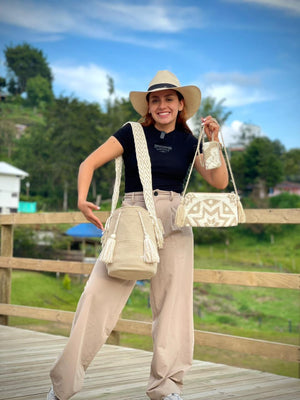 Clienta con su mochila Wayuu