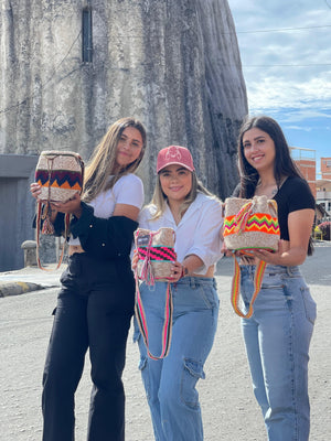 Clienta con su mochila Wayuu