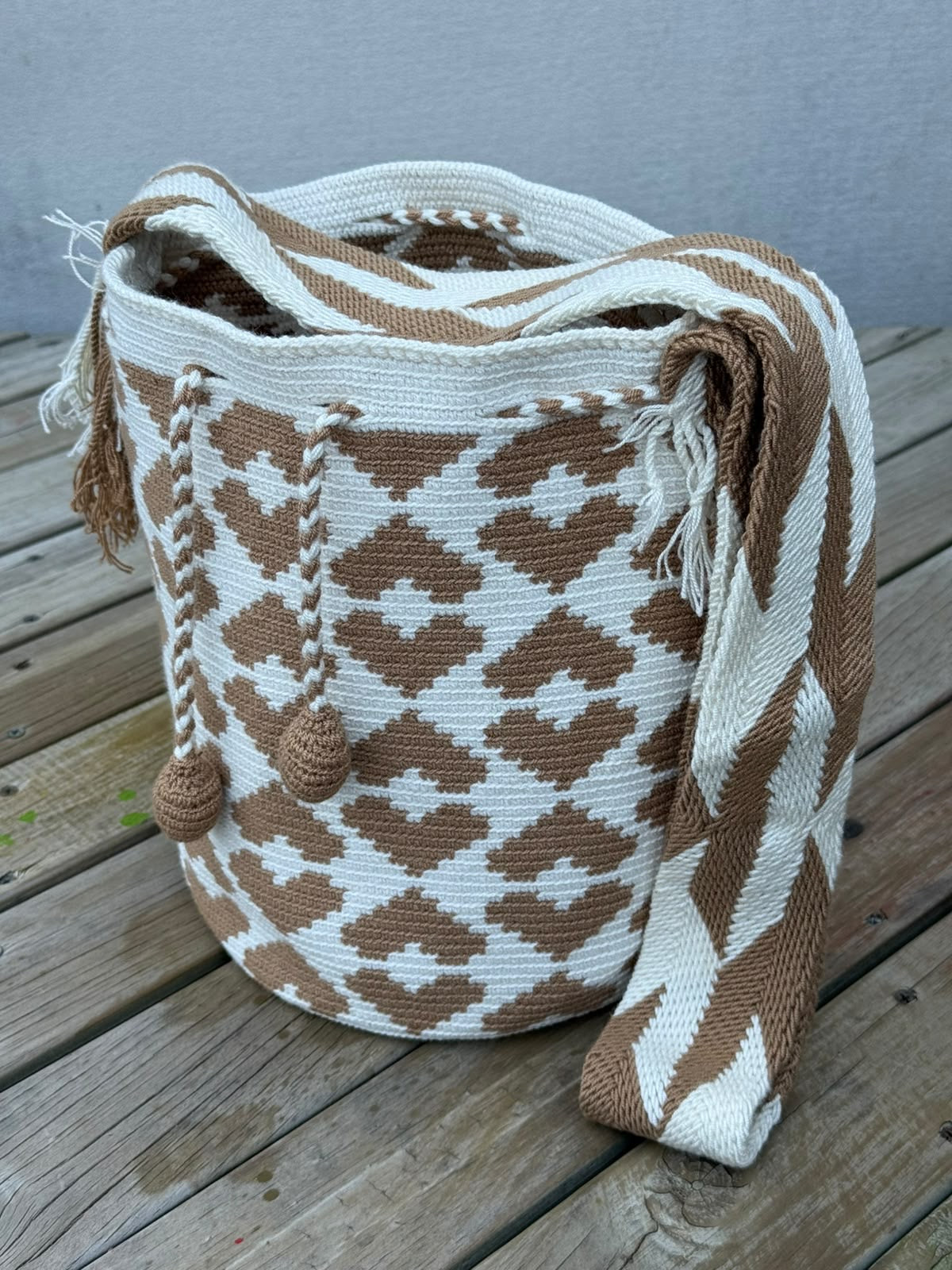 Mochila Wayuu Diseño Borlas (31x28 cm)