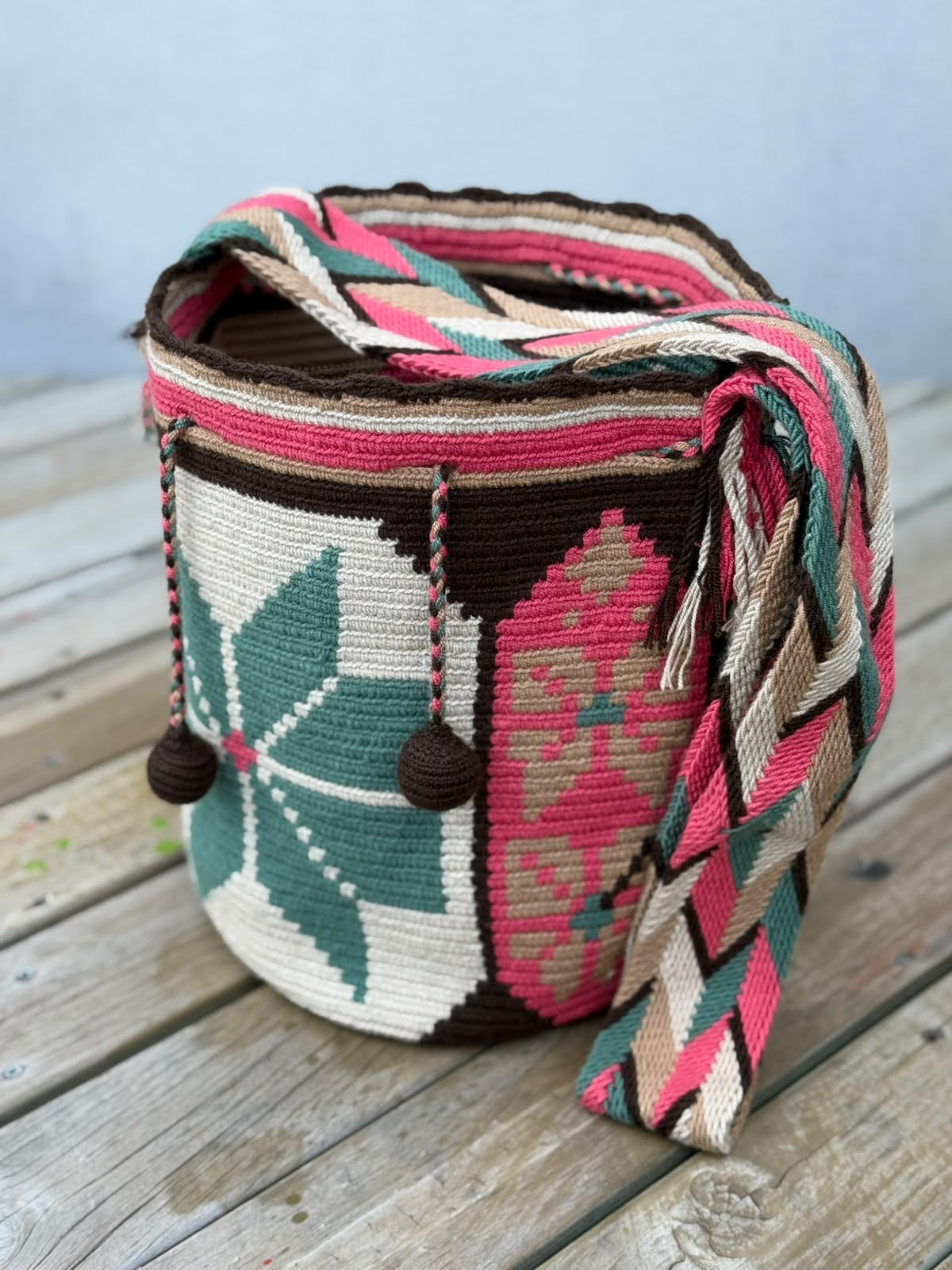 Mochila Wayuu Diseño Borlas (31x28 cm)
