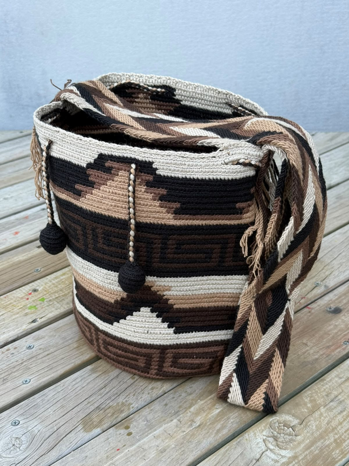 Mochila Wayuu Diseño Borlas (31x28 cm)