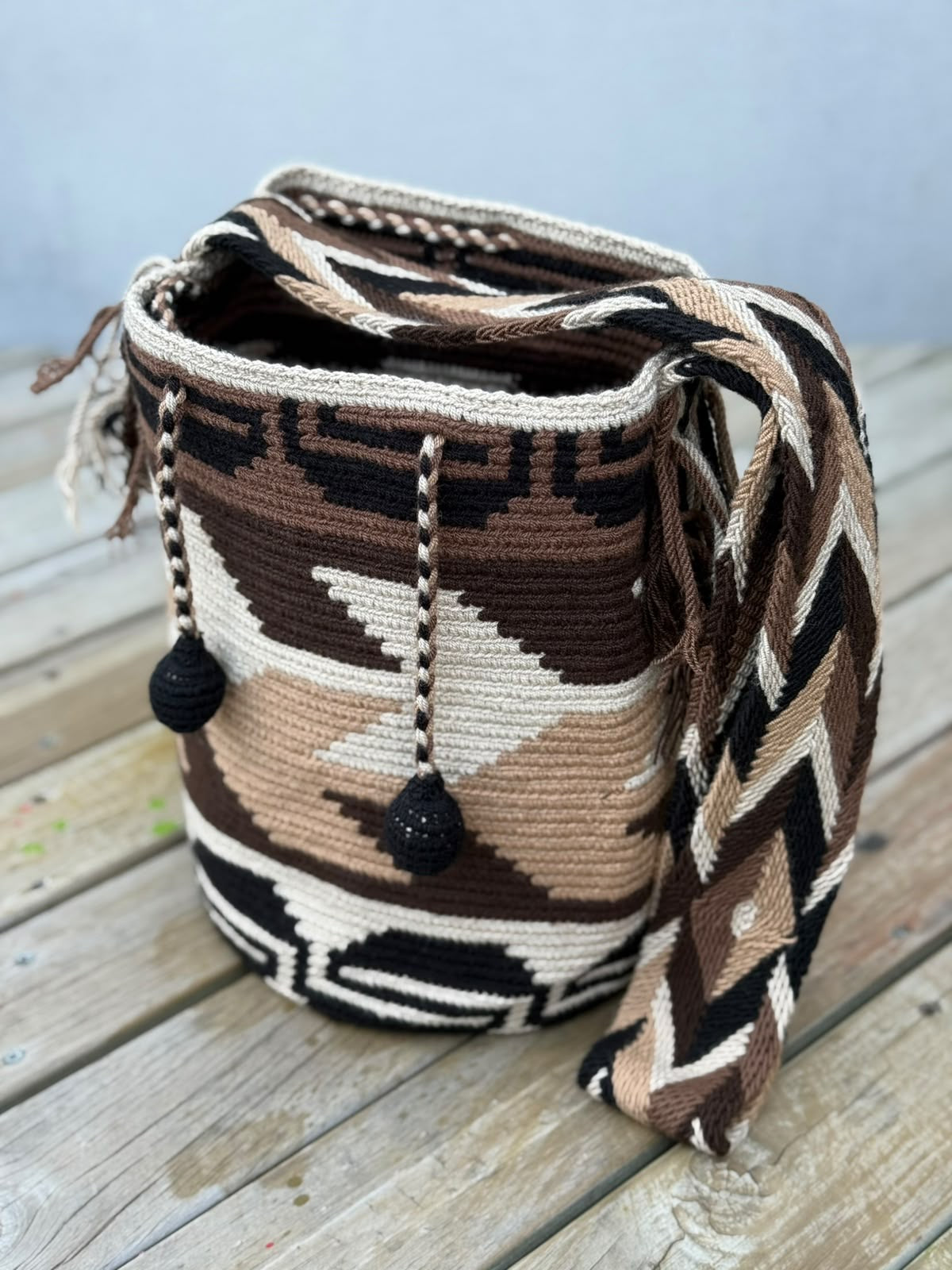 Mochila Wayuu Diseño Borlas (31x28 cm)